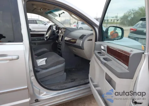 2010 Chrysler Town & Country Touring from USA, damaged, VIN 2A4RR5D15AR252812